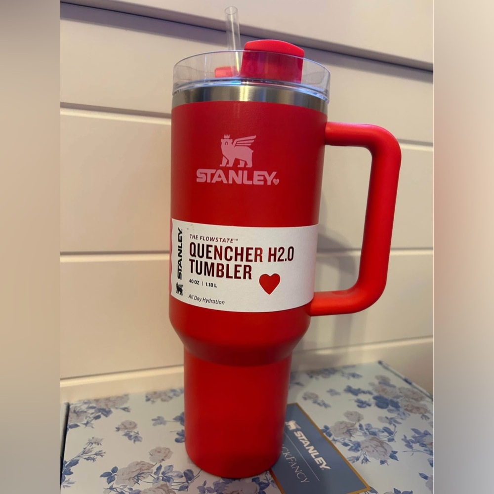 NWT Stanley x Target Valentines Quencher H2.0 FlowState Tumbler 40oz, TARGET RED